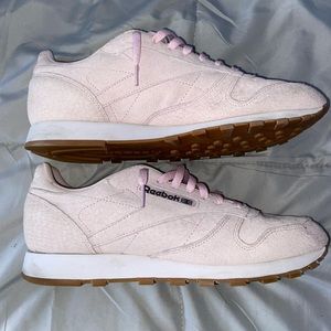 Reebok Suede Classic used. Mens Size 10.5 Pink and Gum